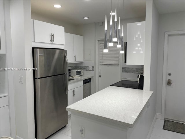 4 of 20 - 1407 Ne 56th St 103, Fort Lauderdale, FL