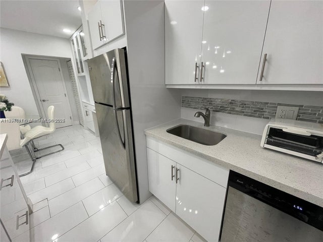 5 of 20 - 1407 Ne 56th St 103, Fort Lauderdale, FL