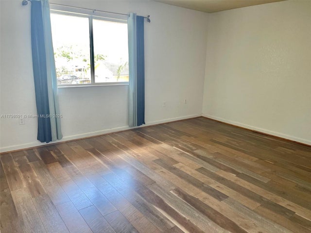 3 of 13 - 57 Se 3rd Ave, Hallandale Beach, FL