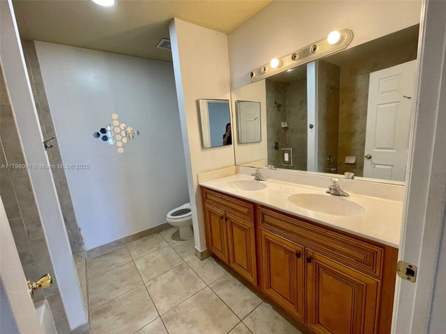 4 of 13 - 57 Se 3rd Ave, Hallandale Beach, FL