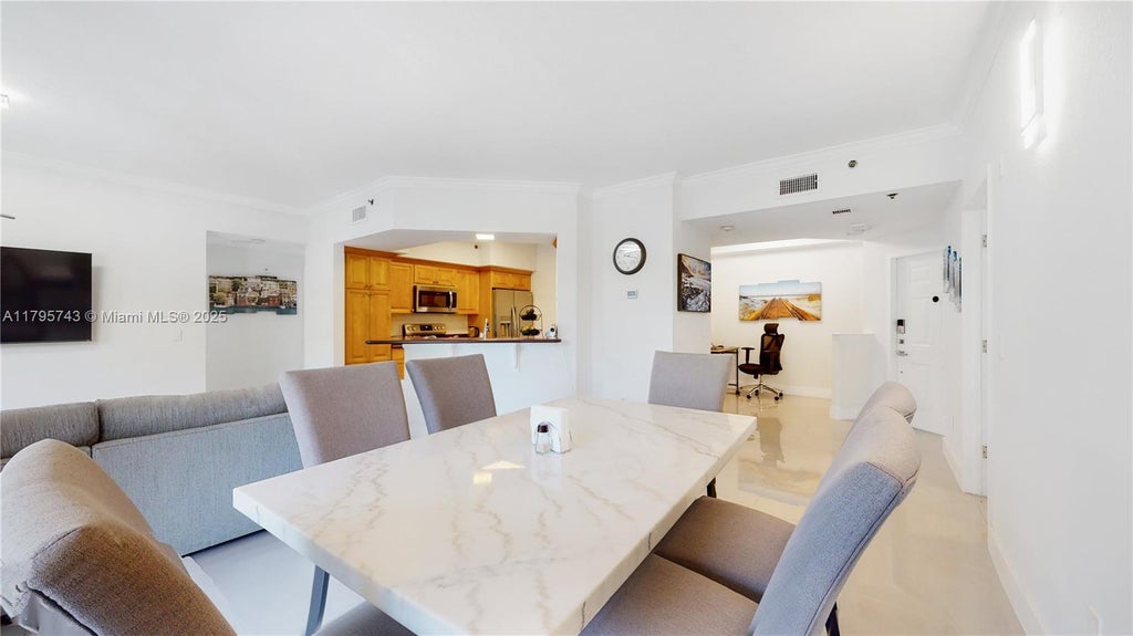 3255 Ne 184th St 12410, Aventura