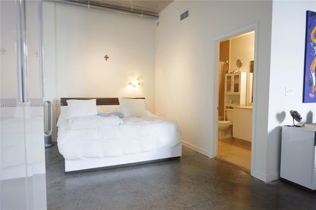 4 of 15 - 2100 Van Buren St 319, Hollywood, FL