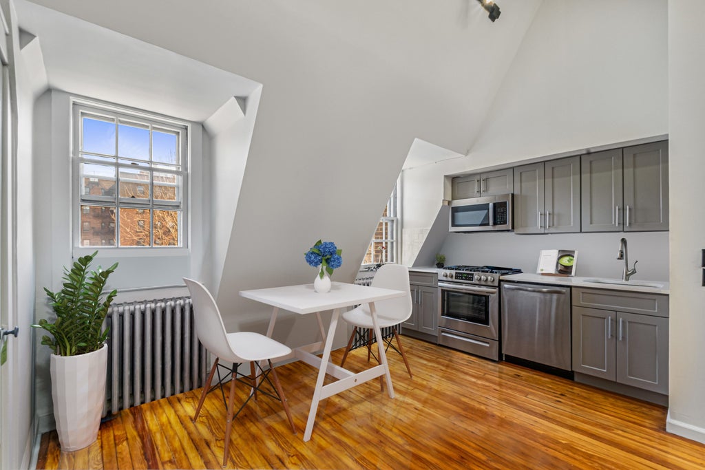 3 of 14 - 374 Burns St. 3fl, New York City, NY