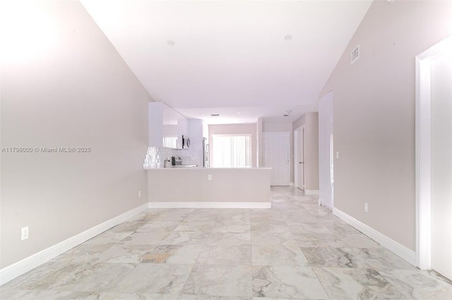 5 of 12 - 301 Club Cir 208, Boca Raton, FL