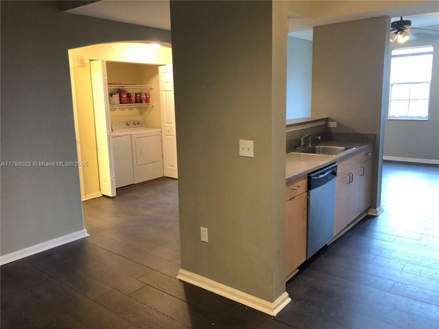 2 of 20 - 533 Ne 3rd Ave 418, Fort Lauderdale, FL