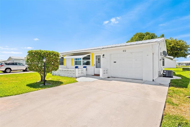 1 of 27 - 910 Sw 6th Ave 00, Boynton Beach, FL