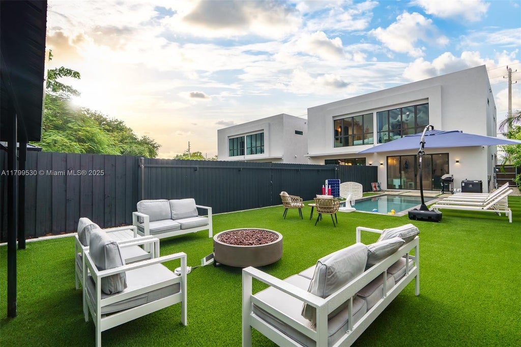 408 Nw 52nd St 408, Miami