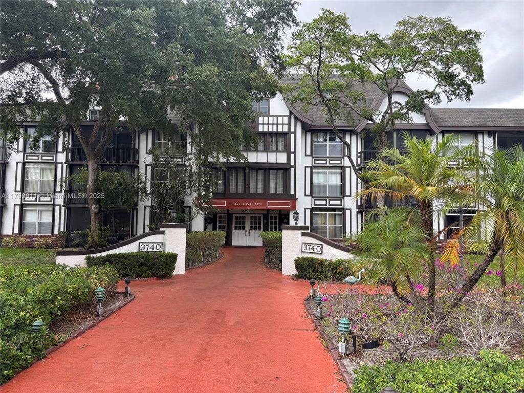 3740 Inverrary Dr 2s, Lauderhill