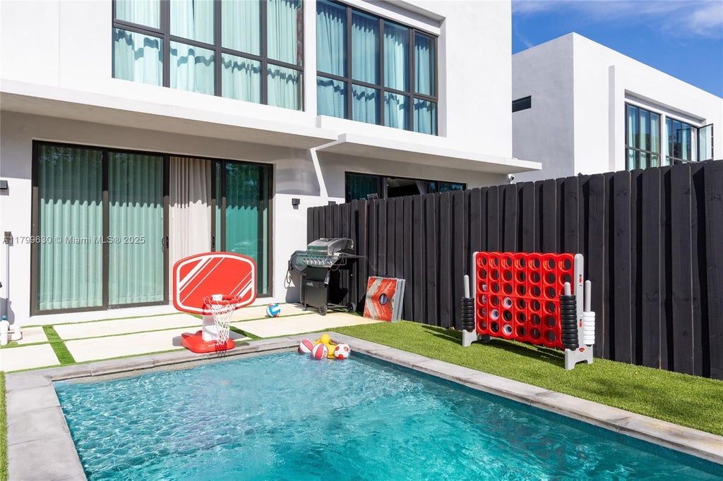416 Nw 52nd St 416, Miami