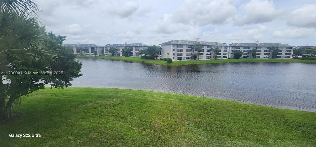 9420 Poinciana Pl 310, Davie
