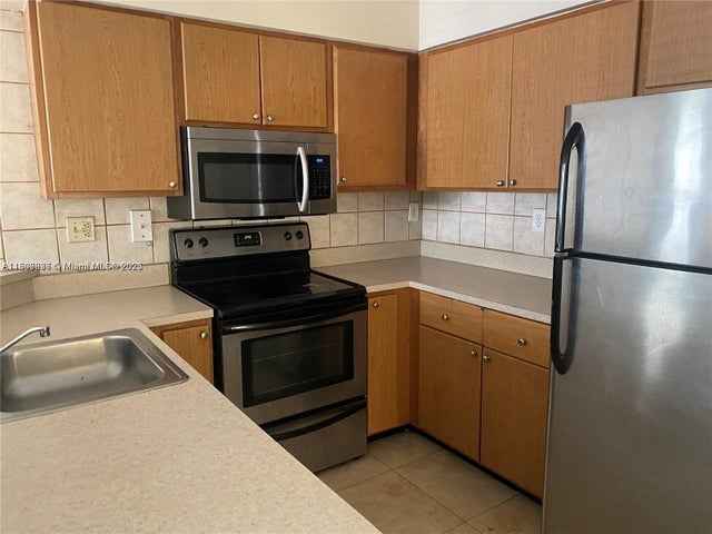 3 of 7 - 2445 Sw 18th Ter 401, Fort Lauderdale, FL