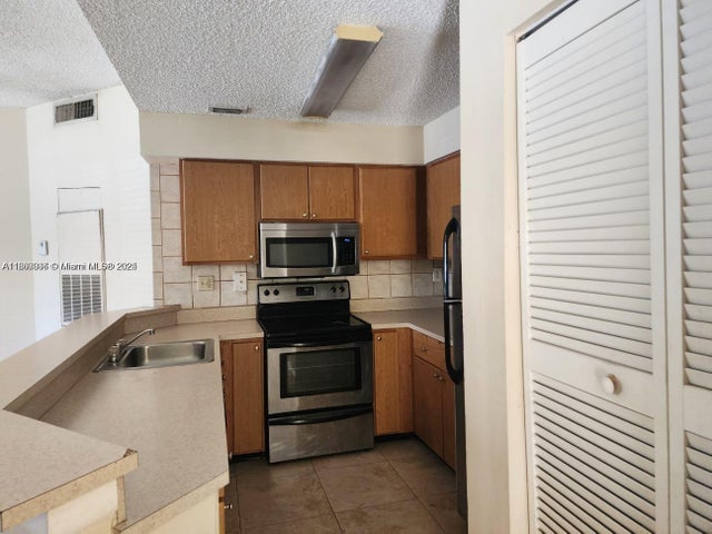 4 of 7 - 2445 Sw 18th Ter 401, Fort Lauderdale, FL