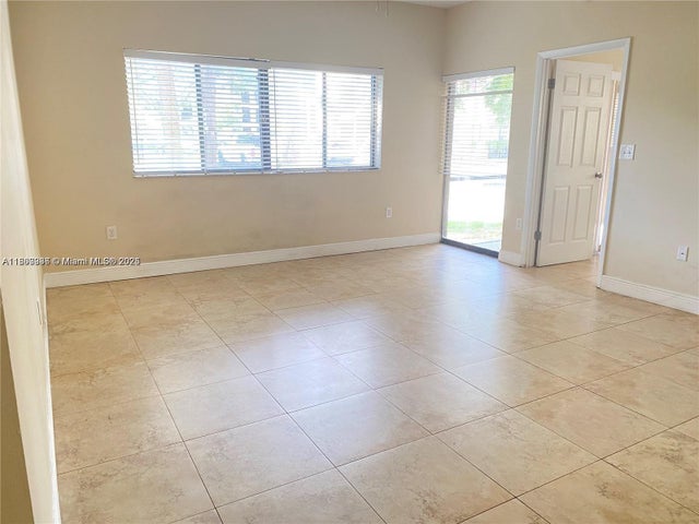 5 of 7 - 2445 Sw 18th Ter 401, Fort Lauderdale, FL