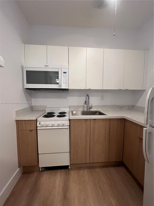 5 of 9 - 1610 Salzedo St 5, Coral Gables, FL