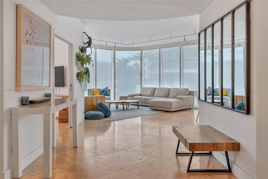 300 S Pointe Dr 403, Miami Beach