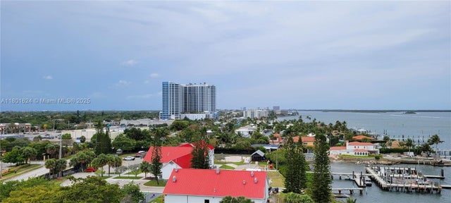 1 of 8 - 3040 Lake Shore Dr 2, Riviera Beach, FL