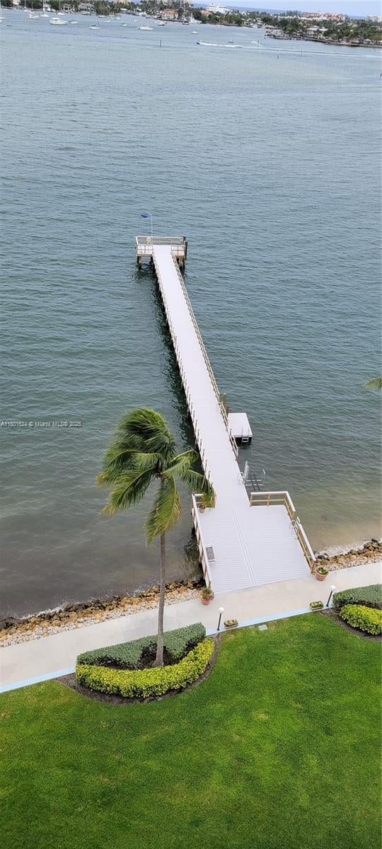 5 of 8 - 3040 Lake Shore Dr 2, Riviera Beach, FL