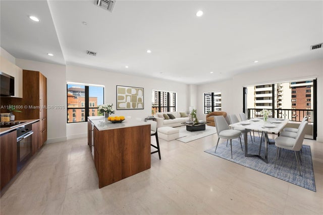 3 of 18 - 701 Valencia Ave 702, Coral Gables, FL