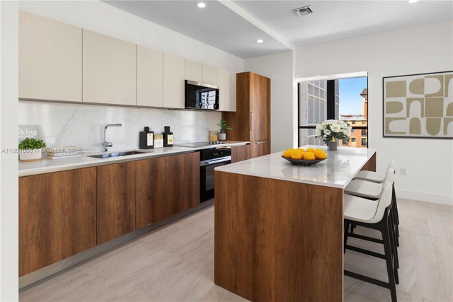 4 of 18 - 701 Valencia Ave 702, Coral Gables, FL