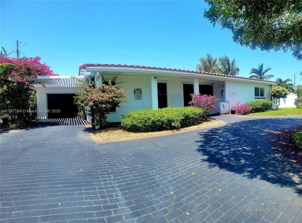 2241 Ne 38th St, Lighthouse Point