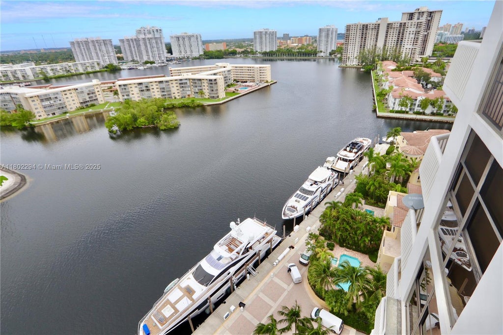 1000 Island Blvd 1110, Aventura