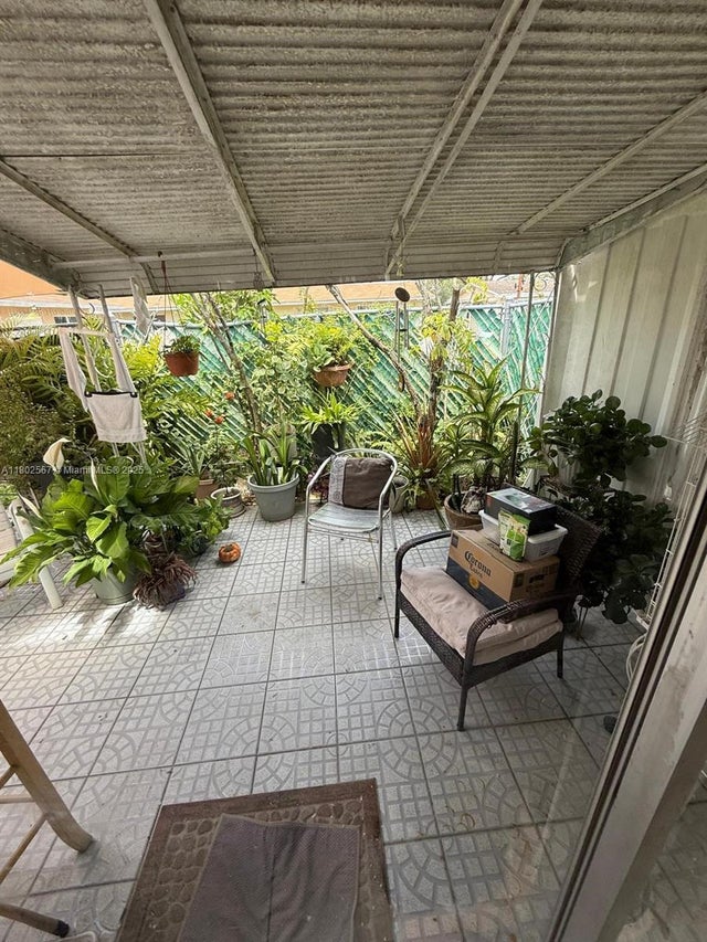 2 of 11 - 2450 Lincoln St 9, Hollywood, FL