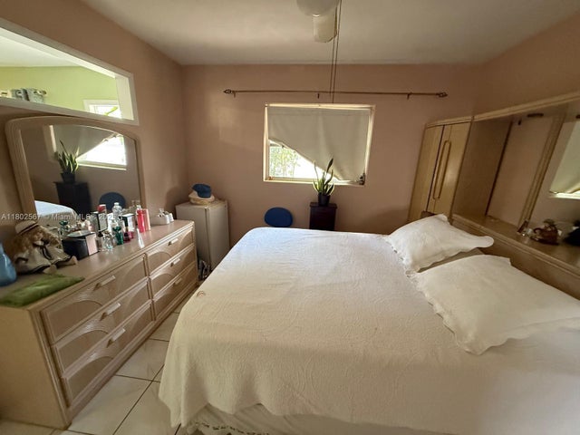 3 of 11 - 2450 Lincoln St 9, Hollywood, FL