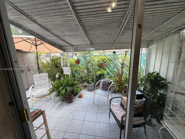 5 of 11 - 2450 Lincoln St 9, Hollywood, FL