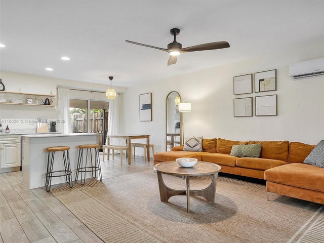 1 of 35 - 300 Sw 23rd St 1, Fort Lauderdale, FL