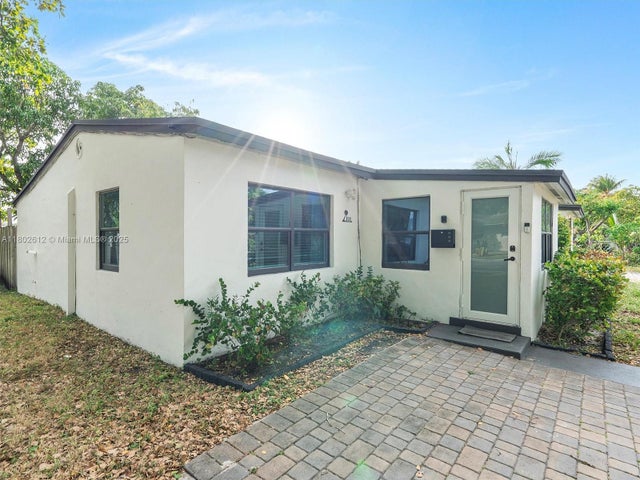 4 of 35 - 300 Sw 23rd St 1, Fort Lauderdale, FL