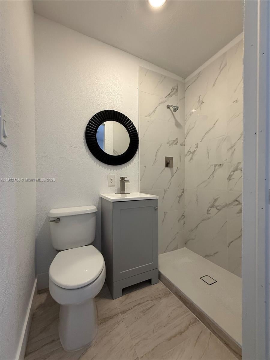 2460 Nw 61st St B, Miami