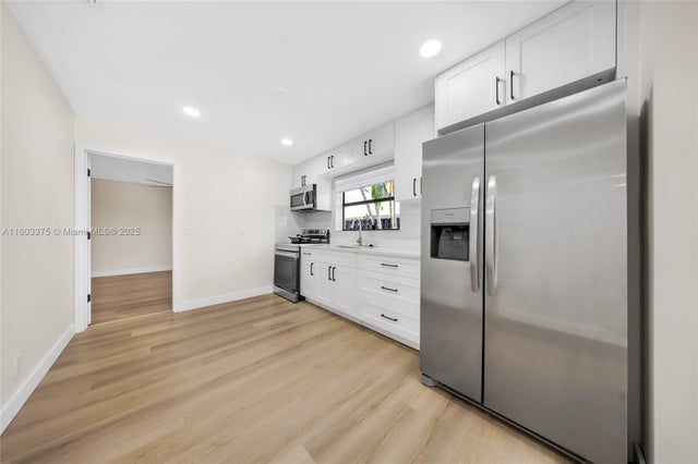 4 of 25 - 1236 Ne 12th Ave A, Fort Lauderdale, FL