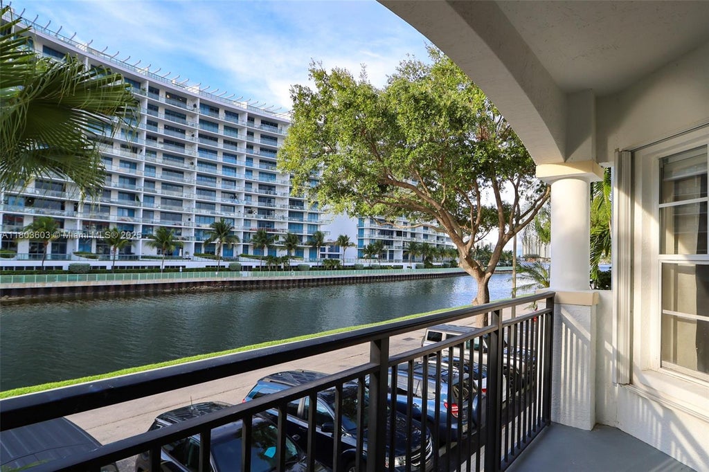 3245 Ne 184th St 13203, Aventura
