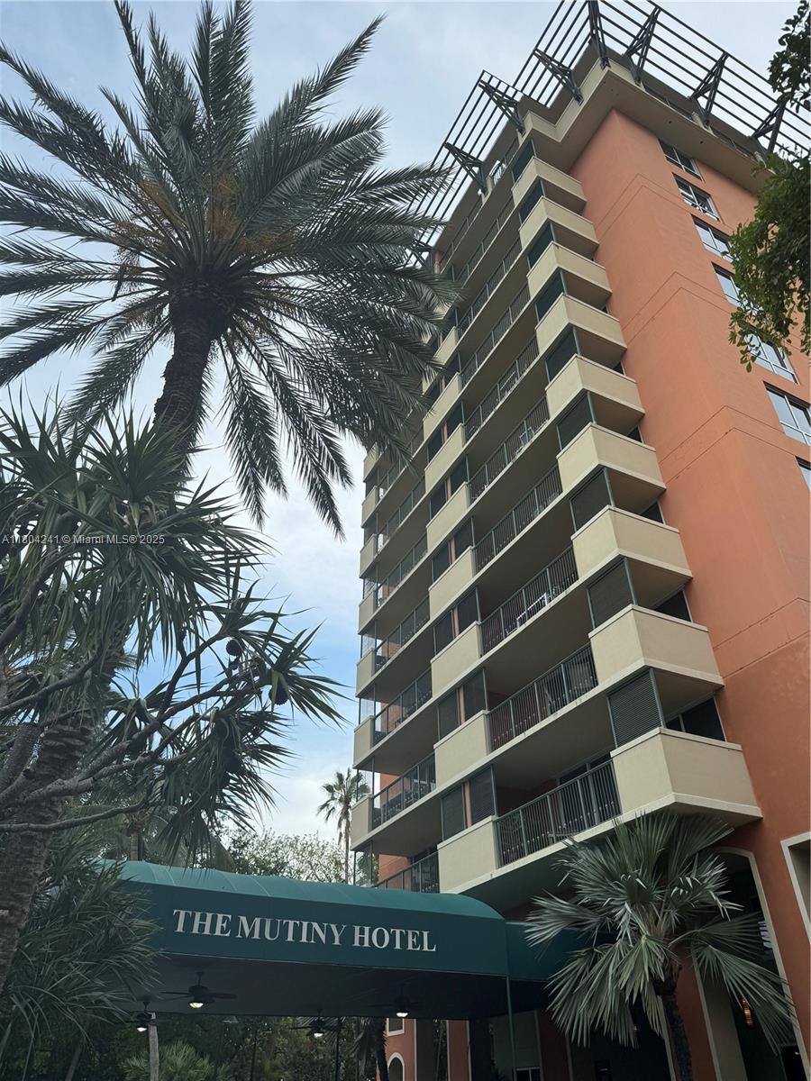 2951 S Bayshore Dr 215, Miami