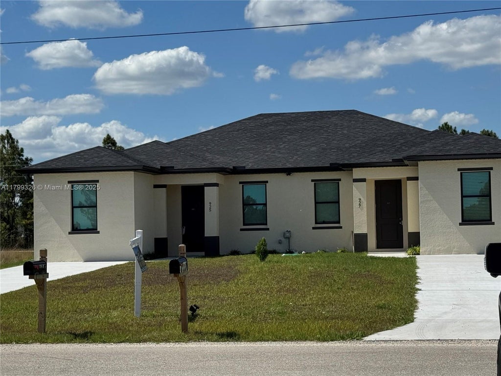925-927 Chenault St 1/2, Lehigh Acres