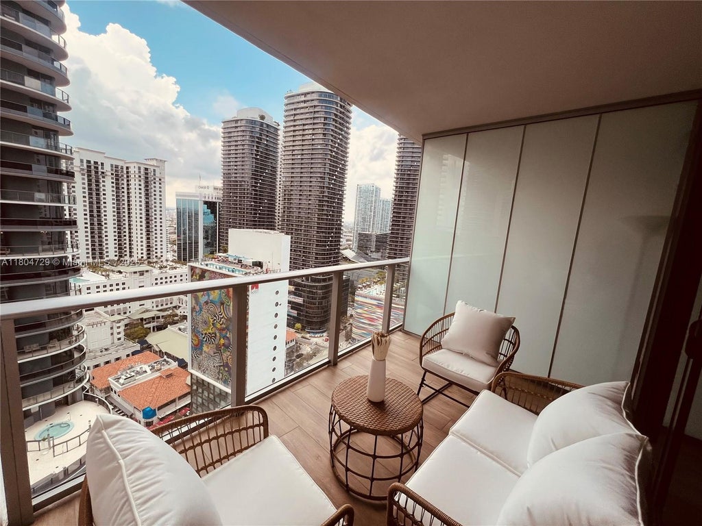 1010 Brickell Ave 2710, Miami