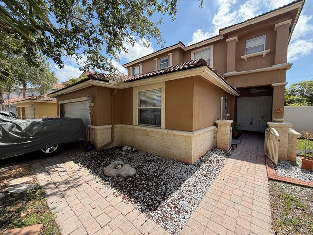1 of 19 - 4943 Sw 35th Ter, Hollywood, FL