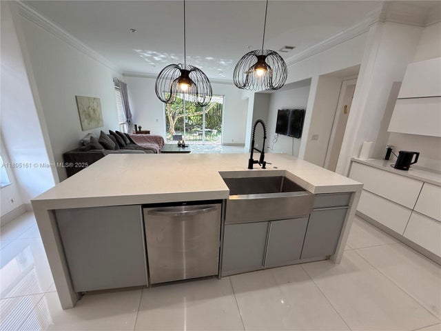 2 of 19 - 4943 Sw 35th Ter, Hollywood, FL