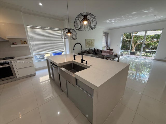 3 of 19 - 4943 Sw 35th Ter, Hollywood, FL