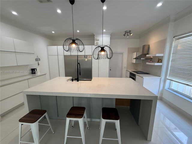 4 of 19 - 4943 Sw 35th Ter, Hollywood, FL
