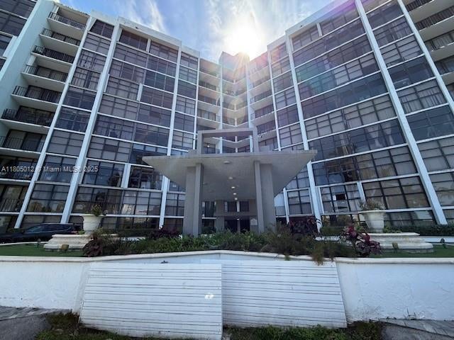 1 of 29 - 200 Leslie Dr 829, Hallandale Beach, FL