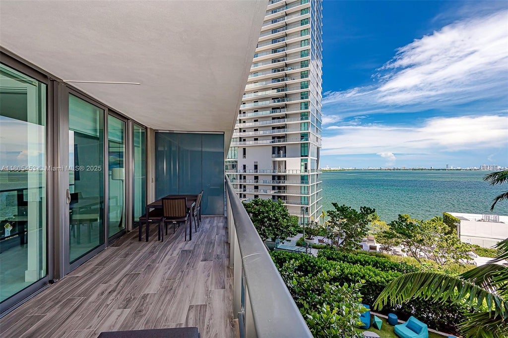 650 Ne 32nd St 704, Miami
