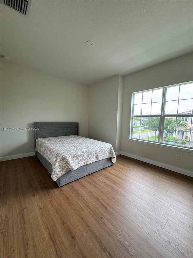 3 of 29 - 4729 Greenway Dr, Hollywood, FL