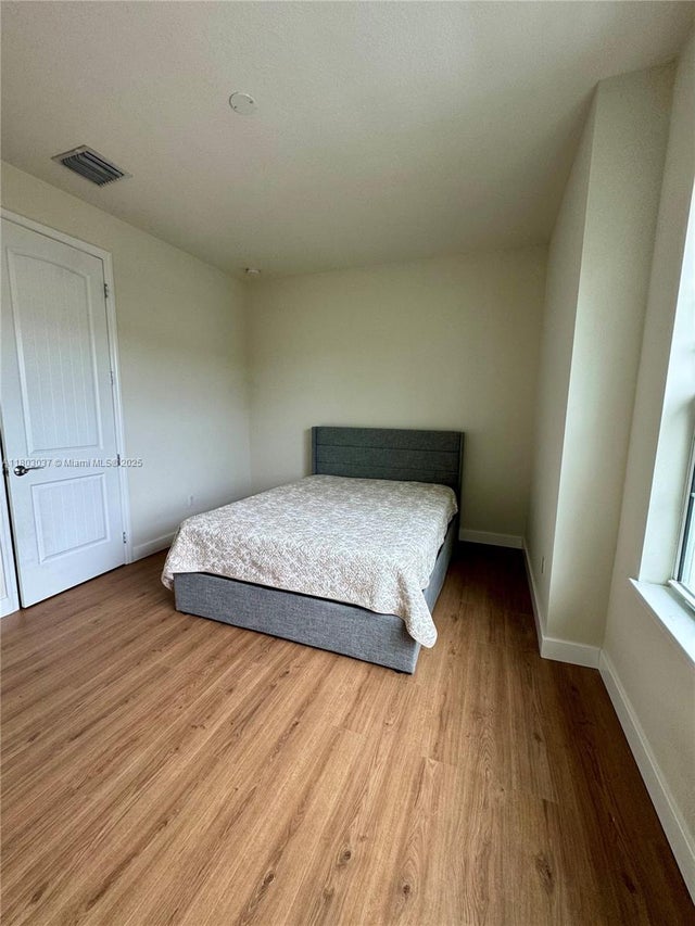4 of 29 - 4729 Greenway Dr, Hollywood, FL