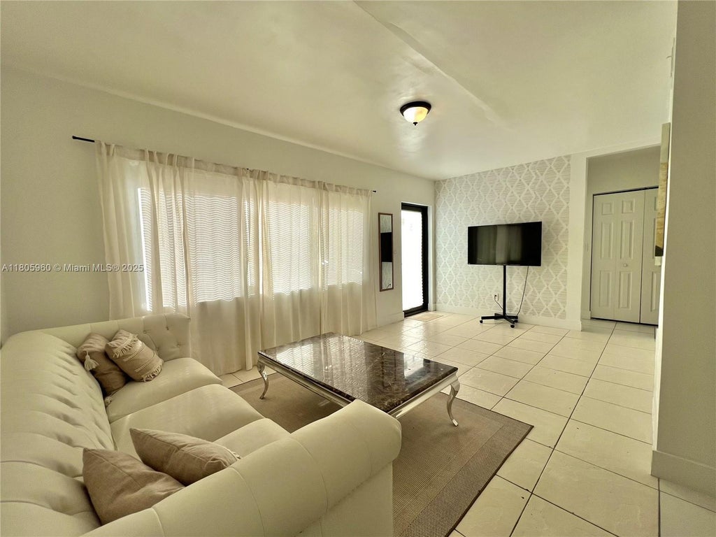 877 80th St 3, Miami Beach