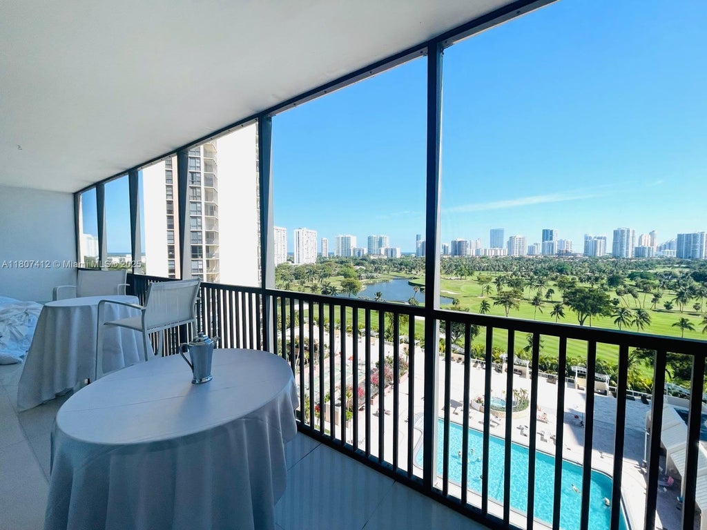 20301 W Country Club Dr 1226, Aventura