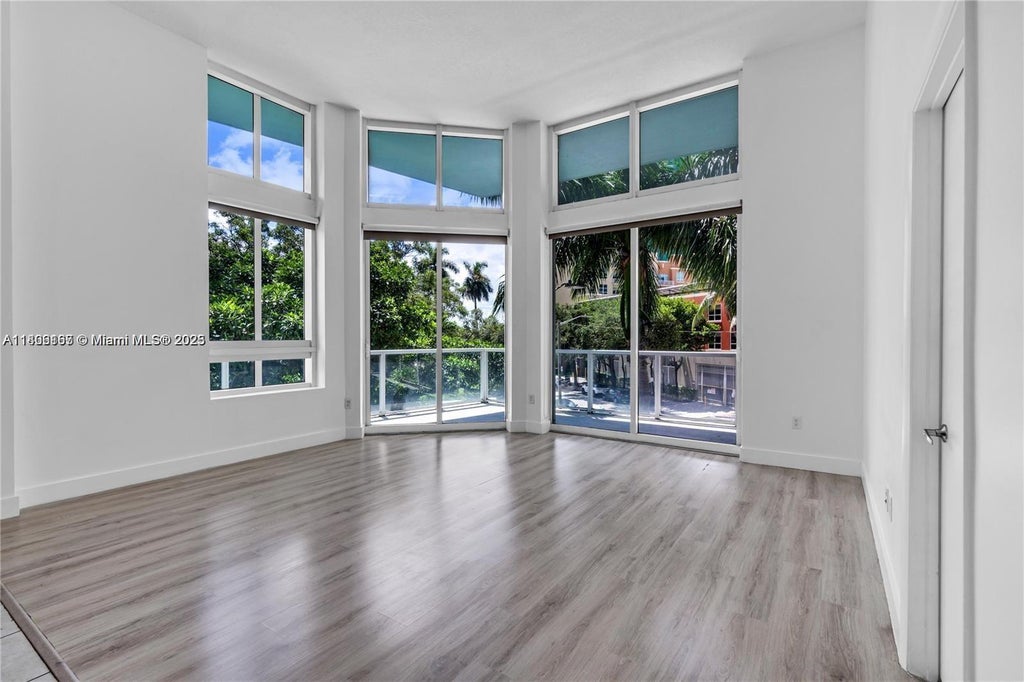 1900 N Bayshore Dr 516, Miami
