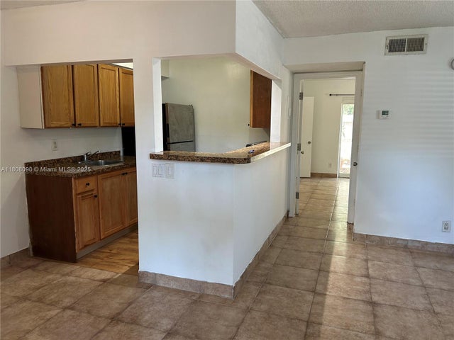 4 of 15 - 1111 Sw 4th Street 6, Fort Lauderdale, FL