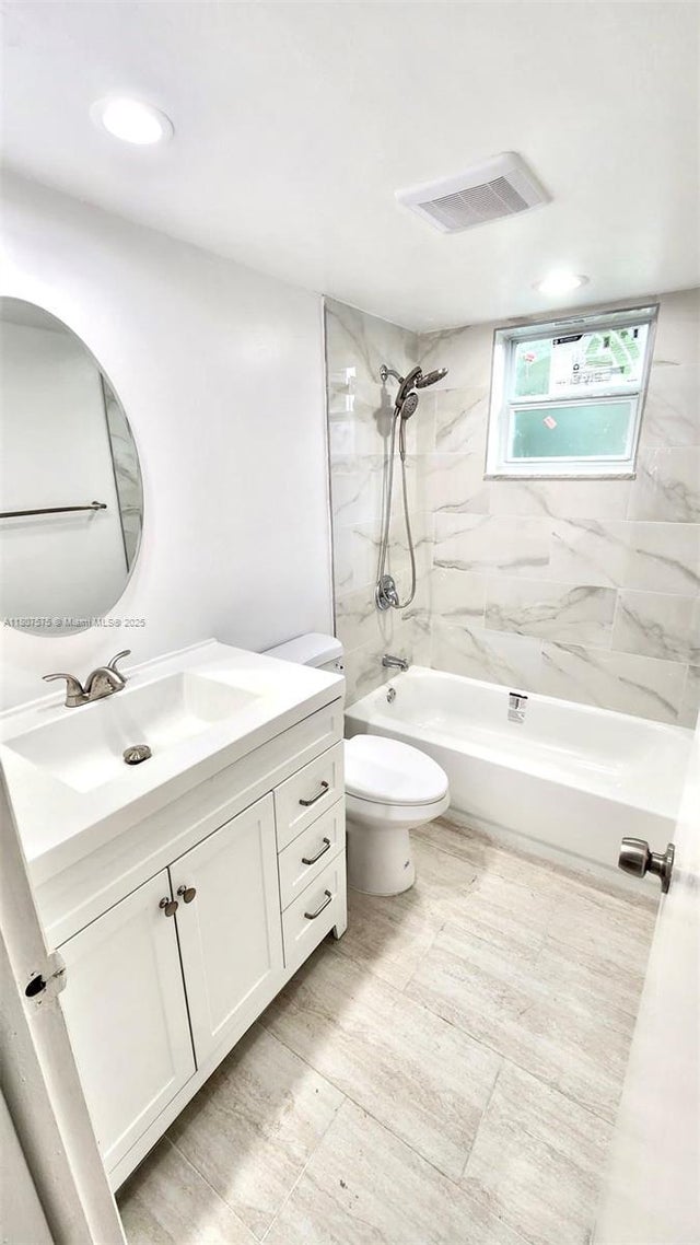 5 of 8 - 30 Se 4th Ave 210, Hallandale Beach, FL