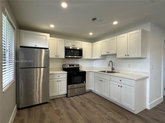 2 of 18 - 5911 Ne 18th Ave 1, Fort Lauderdale, FL